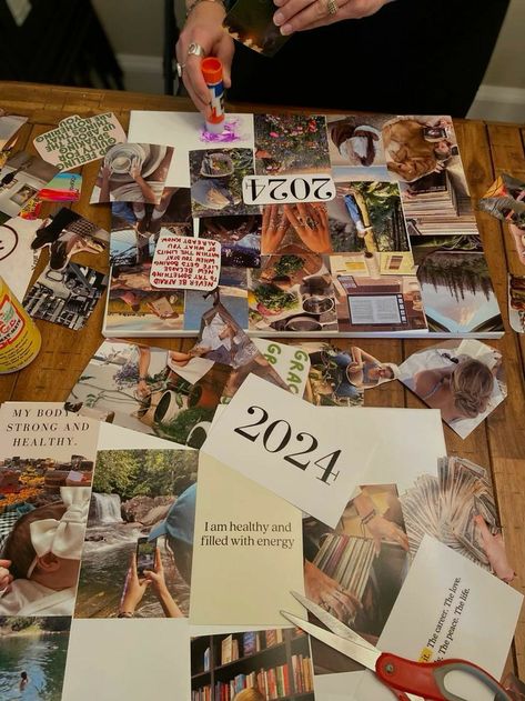 Vision Board New Year Ideas, New Year's Resolutions Aesthetic, Vision Board Scrapbooking, Vision Board New Years, New Year’s Resolution Board Ideas, Vision Board Ideas With Friends, Scrapbooking Vision Board, New Year Resolution Board Ideas, Craft Vision Board