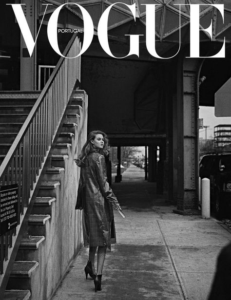 Plakat Design Inspiration, Frank Ocean Poster, Vintage Vogue Covers, Cover Of Vogue, Lindsey Wixson, Vogue Portugal, Desain Buklet, Black And White Photo Wall, Vogue Magazine Covers