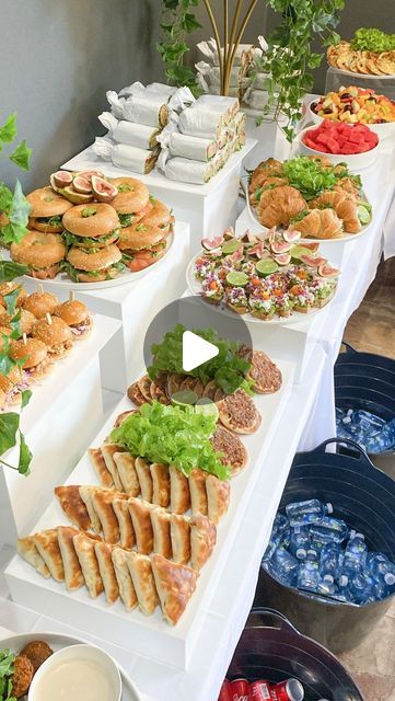 7,037 likes, 39 comments - thegrazedpalette em March 8, 2022: "Wedding Morning Food Spread • So many options 💛". Table Food Platters, How To Display Bread Rolls At A Party, Food Ideas For Grand Opening, Banquette Food Ideas, Tea Party Buffet Table, Grab And Go Sandwich Display, Finger Food Buffet Ideas, Buffet Set Up Ideas Display, Wedding Morning Food