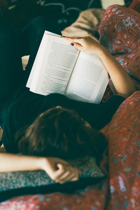 My portfolio | Tumblr | deviantART |  Repinned by Ellery Adams elleryadamsmysteries.com Yennefer Of Vengerberg, Woman Reading, Reading A Book, 인물 사진, I Love Books, Reading Books, Books Reading, Book Photography, Love Reading