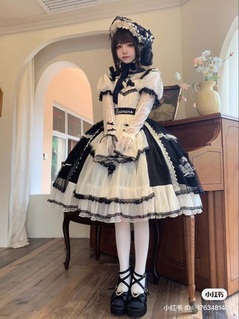 Lol Ita Dresses, Kawaii Gothic Outfits, Lolíta Fashion Outfit, Lotia Fashion Goth, Over The Top Fashion, Lol Ita Fashion, Victorian Inspired Outfits Modern, Dark Lolíta Outfit, Casual Lol Ita Fashion