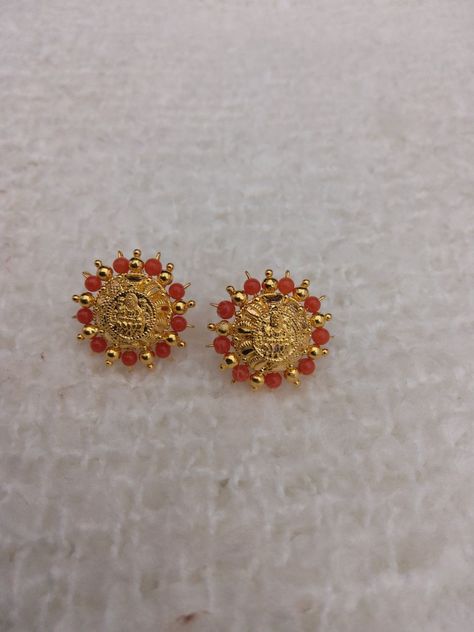 Studs For Women Gold, Gold Ornaments For Women, Coral Studs In Gold, Pagadala Mala, Diamond Jewellery Designs, Small Earrings Gold, Ear Tops, Gold Necklace Wedding, Gold Jewels Design