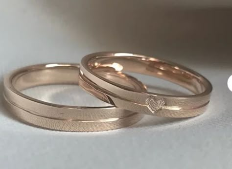 Simple Wedding Rings Sets His And Hers, Stack Rings Wedding, Couple Rings Design Unique, Rings Aesthetic Gold, Ring Styles Engagement, Vintage Rings Gold, Tooth Gems Ideas, Wedding Rings Sets His, Grunge Ring