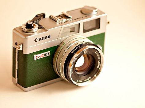 Canonet Ql17 Giii, Fotocamere Vintage, Film Camera Photography, Camera Collection, 3d Camera, Cute Camera, Retro Gadgets, Camera Film, Old Cameras