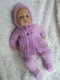 Baby Annabelle Knitting Patterns Free, Baby Doll Clothes Patterns Free Knitted, Linmary Knits, Dolls Knitting Patterns, Knit Baby Doll, Knitted Dolls Clothes, Baby Born Kleidung, Pram Sets, Baby Born Clothes