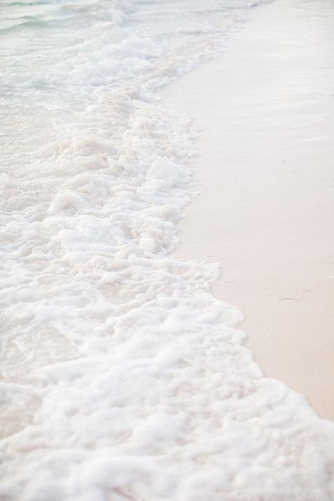 背景 シンプル, Aesthetic Colors, Shades Of White, White Wallpaper, White Aesthetic, White Summer, Aesthetic Backgrounds, Ocean Beach, Beach Life