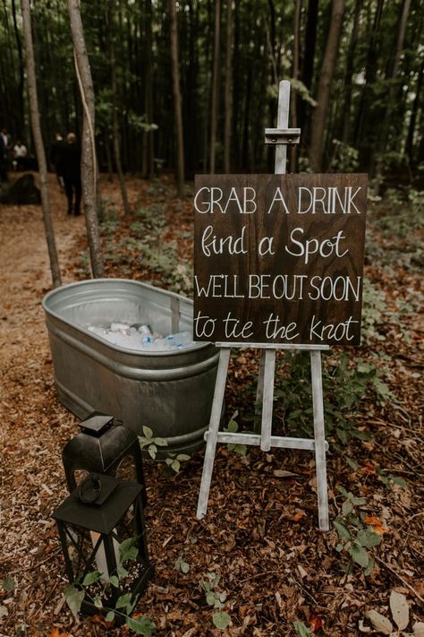 Country Western Wedding, Western Themed Wedding, Forest Theme Wedding, Country Theme Wedding, Yard Wedding, Future Wedding Plans, Cute Wedding Ideas, Beer Pong, Western Wedding