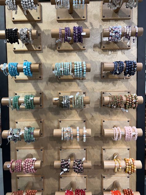 Slat Wall Jewelry Display, Retail Bracelet Display Ideas, Bracelet Display Ideas Boutique, Vertical Jewelry Display, Vendor Booth Display Ideas Bracelets, Boutique Jewelry Display Retail, Bracelet Bar Display, Display Bracelets To Sell, Bracelet Storage Ideas Diy