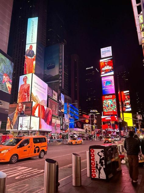 City New York Aesthetic, New York City Aesthetic Times Square, New York City Asethic, 2025 Vision Board Aesthetic New York, 2024 Vision Board New York, Travel New York Aesthetic, Nyc Aesthetic Vision Board, New York Destinations, Nyc In Night