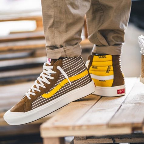 Very Rare - Only 2-3 Other Pairs On The Internet Black Old Skool Vans, White Checkered Vans, Vans Sk8 High, Vans Brown, Canvas Sneakers Men, Mens Vans Shoes, Rare Vans, Vans Hi, Vans Vault