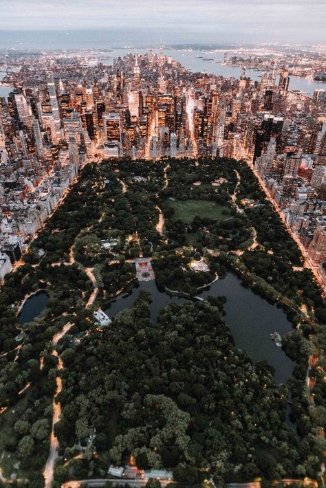 Central Park is NYC's grandest park and one of the most beautiful in the world. Discover the best Instagram photo spots in Central Park. New York Wallpaper, Central Park Nyc, New York Poster, Park In New York, Vision Board Pictures, Nyc Aesthetic, Best Family Vacations, Washington Square Park, New York City Travel