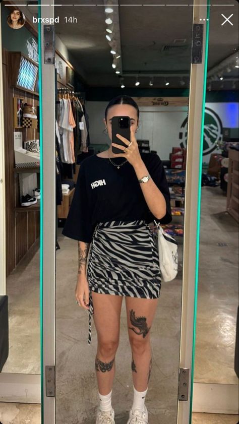 Crop Tops Over Dresses, Gen Z Outfits Curvy, Cool Festival Looks, Mid Size New York Fashion, Dis Lipa Outfit, Quick Summer Outfits, San Diego Bar Outfit, Edgy Beachy Outfits, Tattoo Artists Outfit