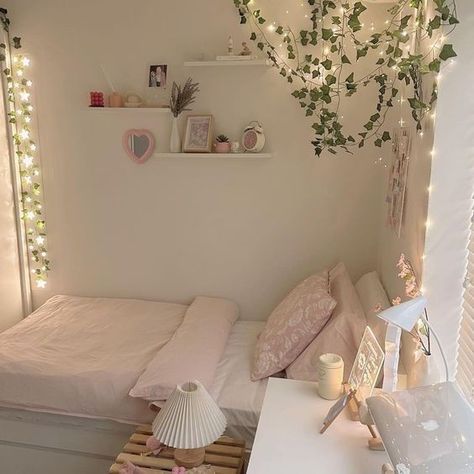 Single Room Inspiration, Cute Comfy Bedroom Ideas, Pink N White Aesthetic, Small Bedroom Pink Aesthetic, Small Room Pink Aesthetic, Pastel Pink Aesthetic Room Ideas, Neutral Pink Room Aesthetic, Minimal Pink Room, Room Ideas Small Bedroom Aesthetic