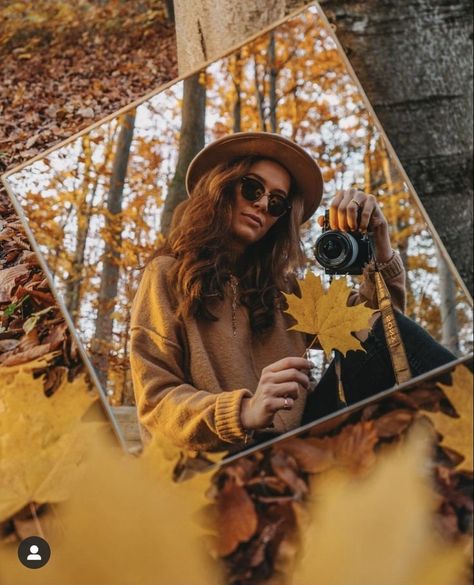 Simple Fall Photoshoot Ideas, October Photoshoot Ideas, Fall Photo Shoot Ideas, October Photoshoot, Autumn Photography Portrait, Fall Couple Pictures, Portret Feminin, Fall Photoshoot Ideas, New Year Photoshoot