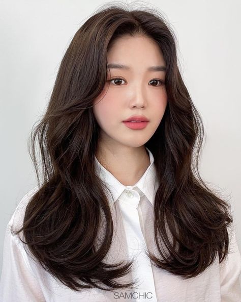 Korean Waves Hairstyle, Big Wave Hairstyles Wedding, Curly Haircuts Women Long, Asian Hair Face Framing Layers, Asian Bbg Hair, Valedictory Hairstyles, Big Wave Hairstyles, Asian Hairstyles Women Long, Haircut Thinning Hair Women