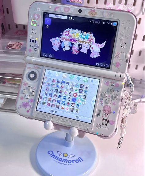 Nintendo 3ds Accessories, Pink Nintendo Ds Aesthetic, Pink 3ds Aesthetic, Retro Stuff To Buy, Kawaii Gaming Accessories, Pink Nintendo 3ds Xl, Cute Tech Aesthetic, Modded Nintendo 3ds, Cool Things To Buy Aesthetic