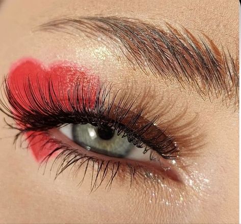 Heart Around Eye Makeup, Queens Of Hearts Makeup, Valentine’s Day Halloween Costumes, Eye Heart Makeup, Queen Of Heart Makeup Ideas, Red Queen Inspired Outfits, Cupid Inspired Makeup, Red Heart Queen Costume, Cute Queen Of Hearts Makeup