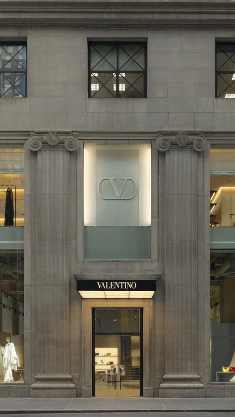 Valentino Madison Avenue flagship in New York    Each floor has been designed on a “distinctive visual narrative based on chromatic compositions and carefully curated materials palettes,” explains the Italian brand. The store’s mezzanine also features temporary art displays in collaboration with various galleries and institutions.   Image: Courtesy of Valentino Valentino Store Aesthetic, Italian Brands Fashion, Luxury Shopping Aesthetic, Luxury Brands Aesthetic, Valentino Aesthetic, Boutique Exterior, Flagship Store Design, Valentino Store, Channel Store