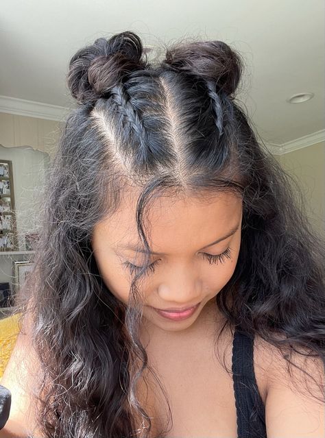 Space Bun Hairstyle, Space Bun, Two Braid Hairstyles, Dutch Braid Hairstyles, Braided Bun Hairstyles, Hairstyles For Layered Hair, Dance Hairstyles, School Hair, Curly Hair Styles Easy