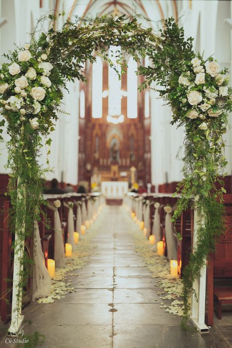 Church Decor For Wedding Ceremony, Rustic Chapel Wedding Decor, Simple Wedding Flower Decorations, Church Isle Wedding Decor Rustic, Decorating A Church For A Wedding, Isle Decorations Wedding Church, Column Decoration Ideas Wedding, Church Altar Wedding Decorations, Indoor Church Wedding Decorations