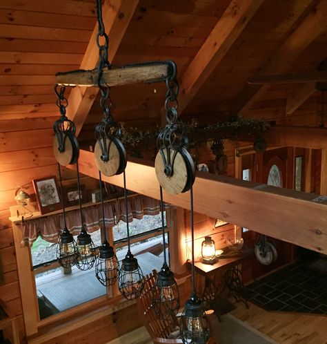 Rustic Island Lighting Wood, Pulley Light Fixture Diy, Wooden Pulley Ideas, Old Pulley Ideas Decor, Pully Light, Rustic Hanging Lights, Rustic Lighting Ideas, Pulley Light Fixture, Pulley Decor