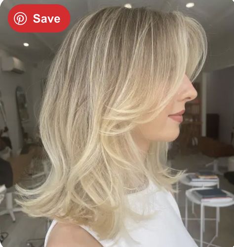 Greek Layer Dip, Med Hair, Short Hair Hair Styles, Medium Hairstyles For Women, Medium Shag Hairstyles, Layered Haircuts Shoulder Length, Shoulder Length Hairstyles, Feathered Layers, Layered Haircuts With Bangs