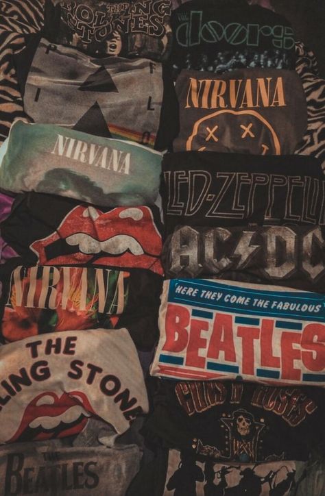 Rock Band Graphic Tees, Vintage Tshirts Band Tees, Styling Band Tees, Acdc Merch, Rock Band T Shirts, Rock Tshirts, Band Clothes, Beatles Baby, Mode Rockabilly