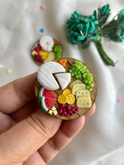 DIY Clay Fridge Magnets: Creative and Fun Craft Ideas Miniature Fridge, Polymer Clay Magnet, Miniature Dollhouse Food, Handmade Food, Food Inspired, Clay Magnets, Clay Diy Projects, Cheese Platter, Clay Crafts Air Dry