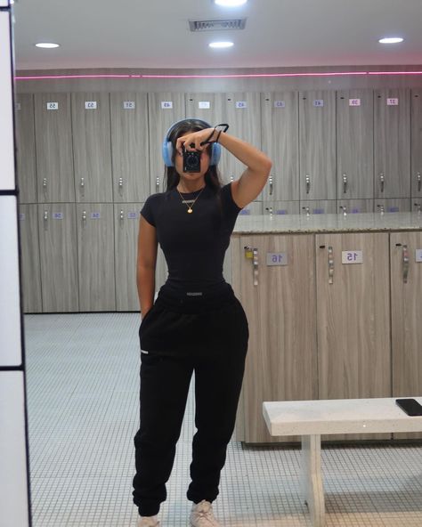 All Posts • Instagram Fitness Outfits Aesthetic, Fitness Body Dress Outfit, Good Shape Body Girl, Insecure Gym Outfits, Fashion Inspo Outfits Vision Board, Autumn Gym Outfit, Cute Winter Gym Outfits, Women’s Gym Clothes, Casual Gym Fits