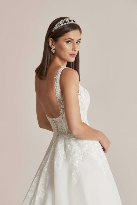 Square Neck Wedding Dress With Veil, Square Neck Backless Wedding Dress, Wedding Dresses With Square Neckline, Square Neck Wedding Dress Lace, A Line Square Neck Wedding Dress, Square Neck A Line Wedding Dress, Wedding Dress Square Neckline, Square Neckline Wedding Dress, Justin Alexander Wedding Dresses