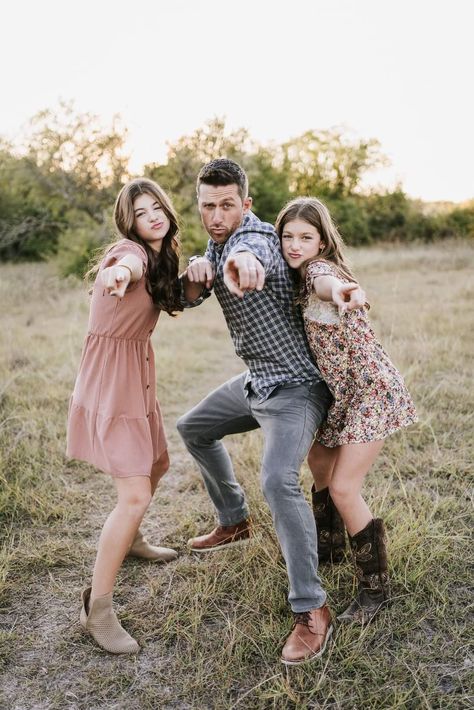 Fall Family Pictures Teenagers, Family Photos Teenage Children, Family Photos With Teenage Children, Family With Teenagers Photoshoot, Family Pictures With Teenagers, Family Shoot Ideas, Sibling Poses, Group Poses, Family Of 5