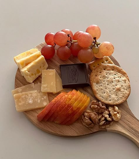 pujan | Snack board for one : cheese, grapes, crackers, walnuts, peach, a piece of @ghirardelli dark chocolate hands down to mango ginger stilton… | Instagram Stilton Cheese, Snack Platter, Charcuterie Inspiration, Stay Soft, Snack Board, Healthy Lifestyle Food, Snack Plate, Food Is Fuel, Food Recepie