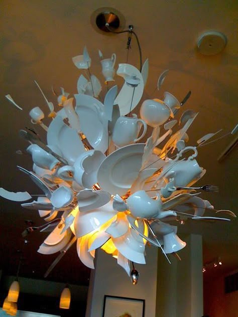 Diy Lampe, Diy Chandelier, Deco Luminaire, Let There Be Light, Diy Lighting, Chandeliers, Future Home, Light Up, Cool Stuff