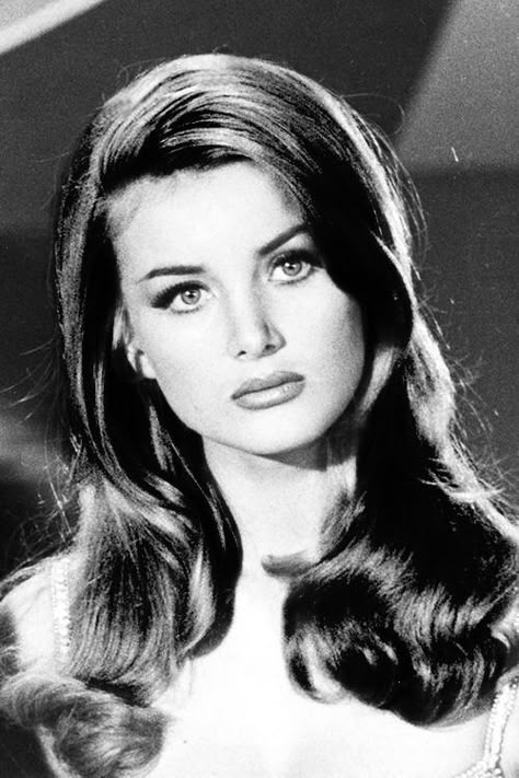 Barbara Bouchet, 1960s Hair, 60s Hair, Fred Astaire, Victoria Secret Angels, Vintage Hair, Grunge Hair, 인물 사진, Vintage Hairstyles