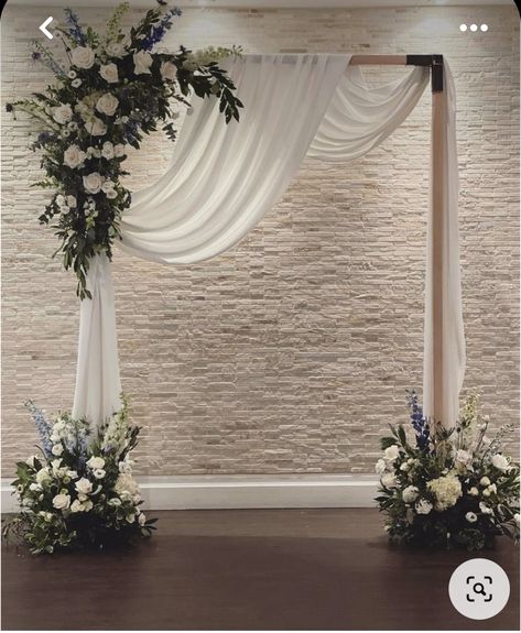 Simple Floral Backdrop Wedding, Wedding Instagram Backdrop, Simple Wedding Party Decorations, Wedding Backdrop For Ceremony, Simple Back Drops For Parties, Outside Wedding Backdrop, Wedding Arch Ideas Indoor Elegant, Simple Decor For Wedding, Wedding Photo Booth Ideas Elegant