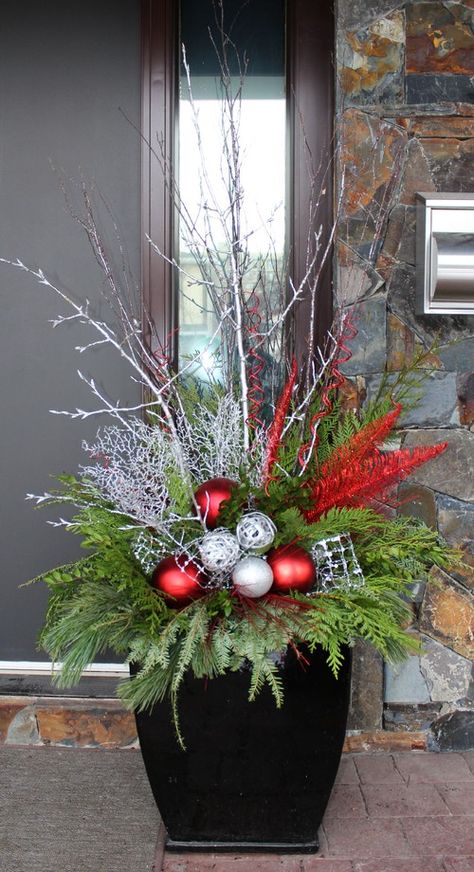 Winter Planter Ideas, Winter Planters, Christmas Urns, Outdoor Christmas Planters, Holiday Planter, Outside Christmas Decorations, Winter Planter, Christmas Pots, Christmas Planters