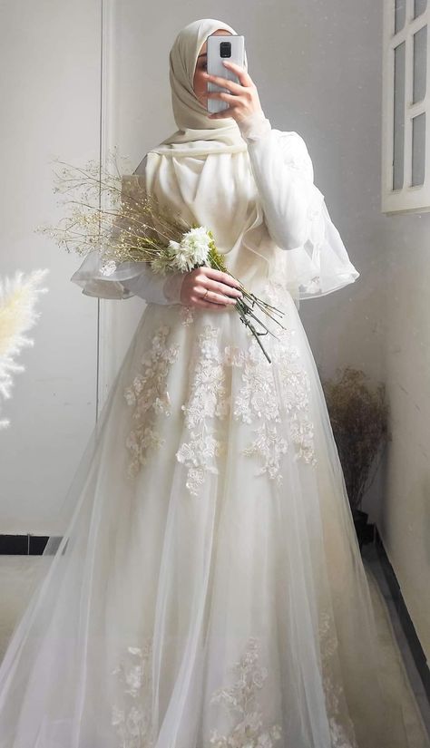 Dress Nikahan Hijab, Wedding Gown Hijab, Hijabi Wedding Dress, Wedding Dresses Hijab Bride, Hijabi Wedding, Wedding Outfit Ideas, Bridal Hijab Styles, Muslim Wedding Gown, Fashion Outfits Summer