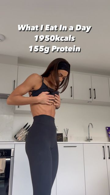 Ella-Mae on Instagram: "What I Eat In a Day - save for some delicious nutritious high protein nutritious meal inspo! Wait for dinner 😍😍 Comment your favourite recipe and to shop any bulk products used shop through the link in my bio 🖤💪🏽" Muscle Bulking Meals, What I Eat In A Day High Protein, Bulking Meals, Eat In A Day, Nutritious Meals, High Protein, Favorite Recipes, Healthy Recipes, Instagram