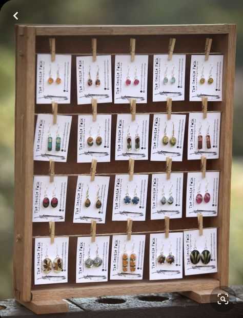 Diy Jewelry Displays For Craft Shows Booth Ideas, Earring Displays For Craft Shows, Earring Display Diy, Display Craft Show, Craft Fair Booth, Jewelry Display Booth, Craft Fair Booth Display, Craft Show Booths, Earring Displays