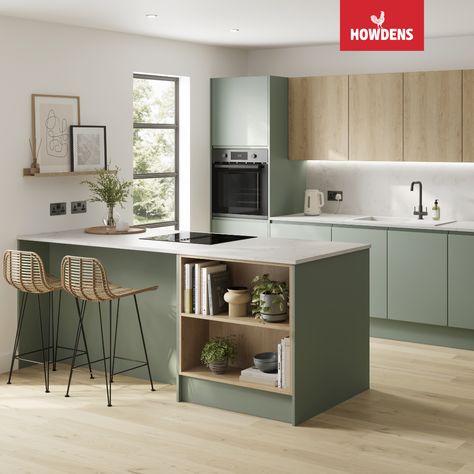 Looking for two tone kitchen cabinets or a two tone kitchen design? Pair our Howdens Clerkenwell Super Matt Reed Green Kitchen and Howdens Greenwich Natural Oak Kitchen to create a modern kitchen design. The contrast between the green kitchen cabinets and oak kitchen cabinets will add colour to your contemporary kitchen design. Pair your green kitchen inspiration with kitchen breakfast bar ideas to utilise space. Finish with a grey marble worktop kitchen to create a luxury look in any home. Kitchen Breakfast Bar Ideas, Natural Oak Kitchen, Green Kitchen Inspiration, Breakfast Bar Ideas, Howdens Kitchens, Kitchen Breakfast Bar, Two Tone Kitchen Cabinets, Sage Green Kitchen, Trend Ideas