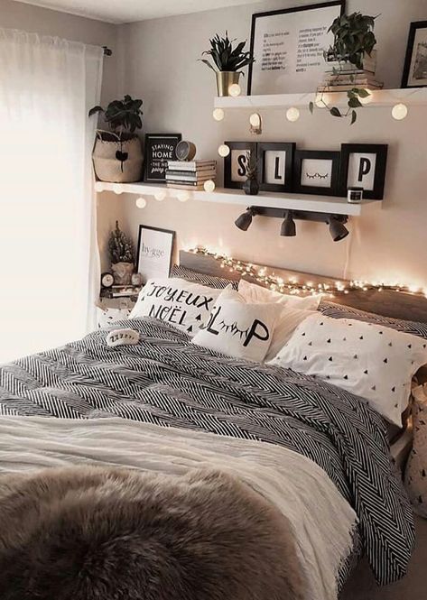 43+ Small and Cute Bedroom Designs and Ideas for This Year - Page 34 of 43 - Womensays.com Women Blog Bedroom Architecture, Cool Teen Bedrooms, Bedroom Decorating Tips, Hiasan Bilik Tidur, Cute Bedroom Ideas, Girl Bedroom Designs, Modern Bedroom Decor, Bedroom Goals, Teen Bedroom Decor