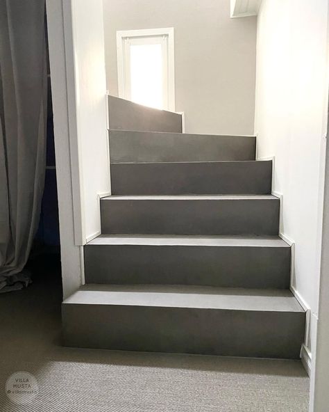 Villa Musta on Instagram: “Puusta tuli betonia näissä portaissa. Tässä yksi lemppareistani tässä remontissa. Muuten tukevat ja hyvät lastulevyportaat kaipasivat vaan…” Cement Stairs Outside, Cement Stairs, Stairs Outside, Stairs Ideas, Construction Projects, Windows Doors, Under Construction, Cement, Stairs