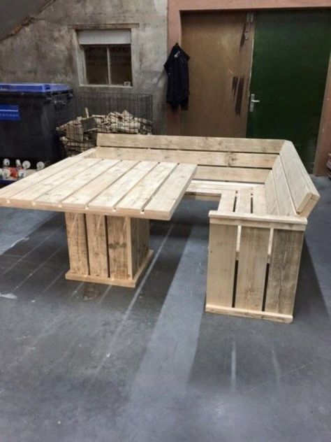 Easy pallet furniture projects for beginners 29 Pallet Projects Furniture, Pallet Couch, Pallet Sofa, Pallet Project, Pallet Crafts, Pallet Furniture Outdoor, Wood Pallet Projects, Wooden Bench, Diy Pallet Projects