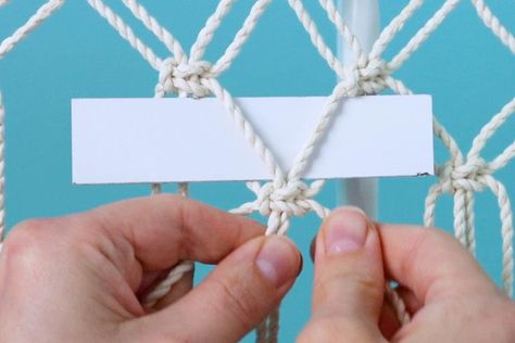 Diy Macrame Stuffed Animal Storage, Macrame Hammock For Stuffed Animals, Diy Stuffie Hammock, Macrame Hammock For Toys, Macrame Stuffed Animal Hammock Tutorial, Macrame Teddy Hammock Diy, Macrame Plushie Hammock, Diy Hammock For Stuffed Animals, Macrame Toy Hammock Tutorial