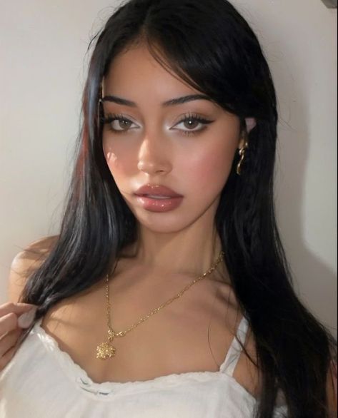 Cindy Kimberly Makeup Looks, Cindy Kimberly Face Morph, Wolfiecindy Makeup, Cindy Kimberly Hair, Angelic Beauty Faces, Makeup On Asian, Cindy Kimberly Makeup, Cindy Kimberly Aesthetic, 90 Makeup