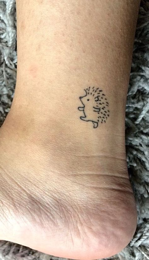 Most Creative Tiny Animal Tattoo Designs For Men And Women Tiny Animal Tattoo, Tattoo Designs, dog cat bird and ribbit Animal Tattoo Designs, Miniature Tattoos, Animal Tattoos For Men, Planet Tattoo, Animal Tattoos For Women, Cute Animal Tattoos, Tier Tattoo, Handpoke Tattoo, Muster Tattoos