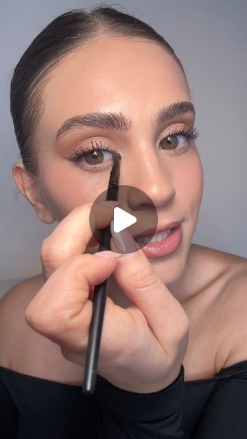 Eye Shadow Wing Liner, Siren Eyes Liquid Eyeliner, How To Smokey Eyeliner, Eyeliner Brush Tutorial, Eyeliner Before And After, Top Eyeliner How To Apply, Subtle Winged Eyeliner Tutorial, Everyday Winged Eyeliner, Natural Winged Eyeliner Look