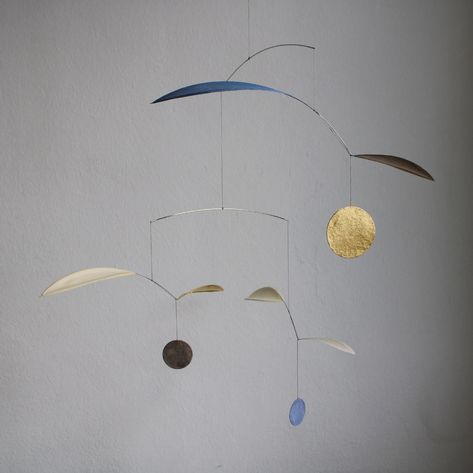 Circle Mobile, Paper Mobile, Paper Party Decorations, Bird Mobile, Star Mobile, Modern Mobile, Cabinet Medical, Interior Minimalista, Mobile Art