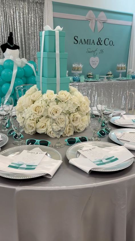 Sweet 16 Tiffany Blue Theme, Tiffany And Co Dinner Party, Tiffany & Co Wedding Theme, Tiffany Co Party Ideas Sweet 16, Tiffany And Co Sweet 16 Ideas, Tiffany Decorations Party, Tiffany & Co Theme Party, Tiffany And Co Centerpieces Ideas, Tiffany And Co Birthday Party Ideas