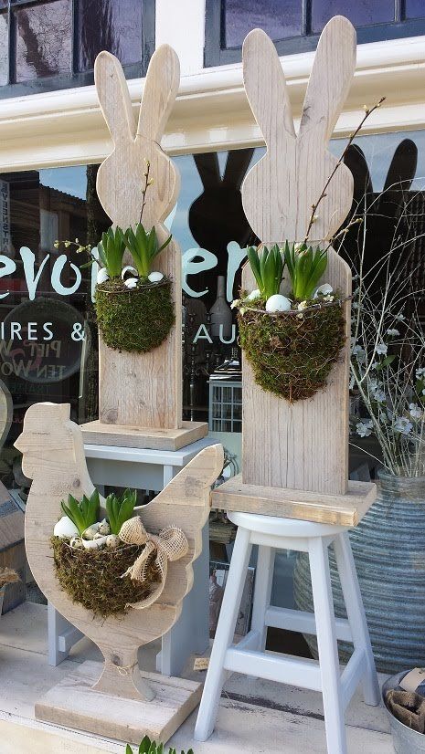 Easter Front Porch Decorations, Porch Decoration Ideas, Diy – Velikonoce, Easter Porch Decor, Easter Porch, Diy Osterschmuck, Easter Outdoor, Diy Frühling, Rustic Easter Decor